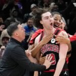 Josh Giddey hits halfcourt buzzer-beater over LeBron James to cap wild finale as the Bulls stun the Lakers