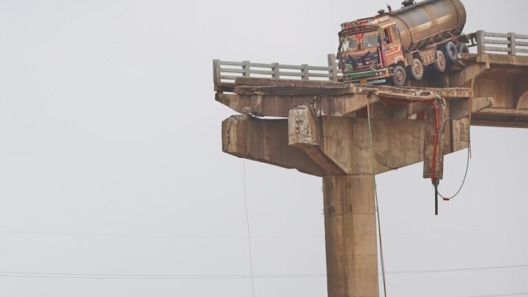 Bridge collapse kills 9 in India’s Gujarat state