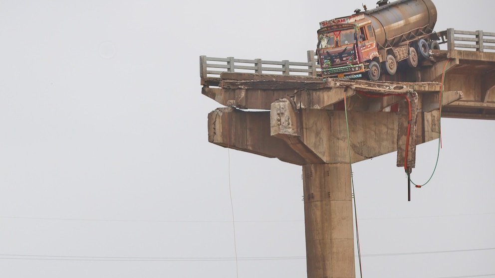 Bridge collapse kills 9 in India’s Gujarat state