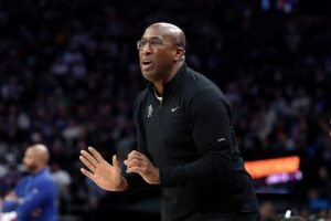 New York Knicks hire Mike Brown as new head coach