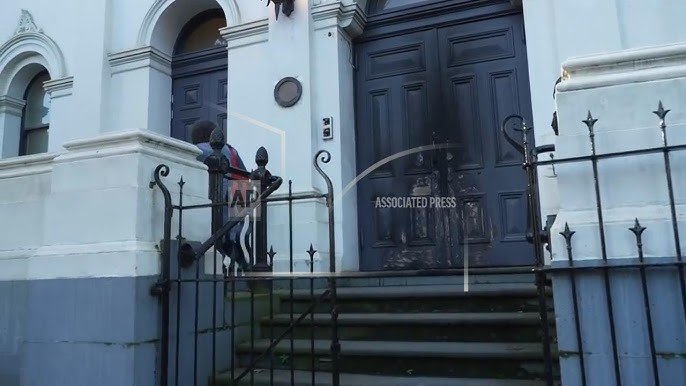 Synagogue door set alight and restaurant stormed in latest antisemitic attacks in Australia