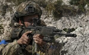 Trump says he’ll send new weapons to Ukraine