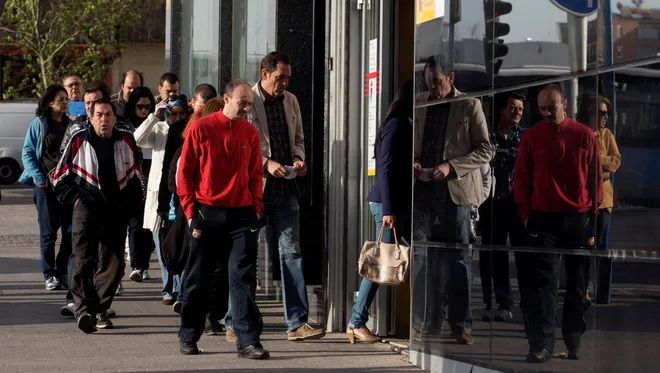Number of unemployed rises above three million in August – more than a summer slump?